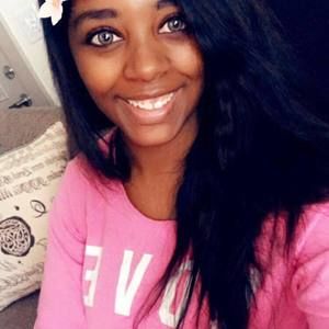 Meet your Posher, Desiree